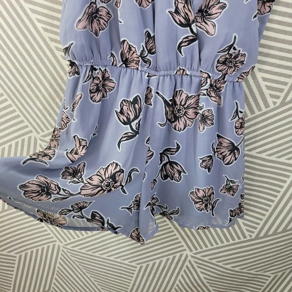 Japna Size Small Romper Shorts light weight Blue floral surplice top - Picture 3 of 5